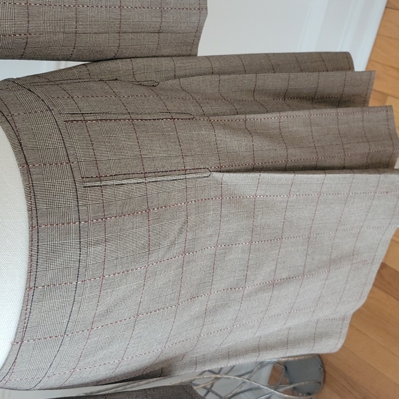 DKNY Taupe/Brown Skirt Suit Women Size 4-6 - Picture 6 of 12